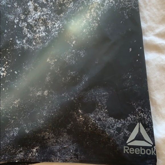 New Reebok limited splatter shorts - Picture 2 of 3